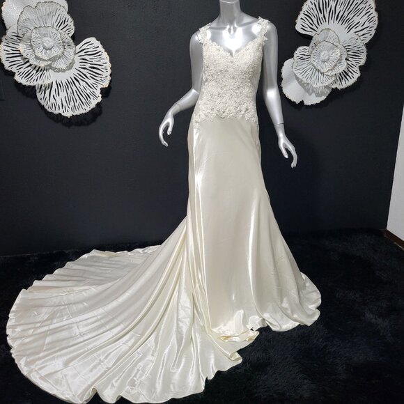 NWT~$1550~SOPHIA TOLLI~8/10~IVORY LACE EMBROIDERED EMBELLISHED WEDDING DRESS - Picture 4 of 16